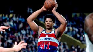 Wes Unseld muzzled the opposition down low. (NBA.com)